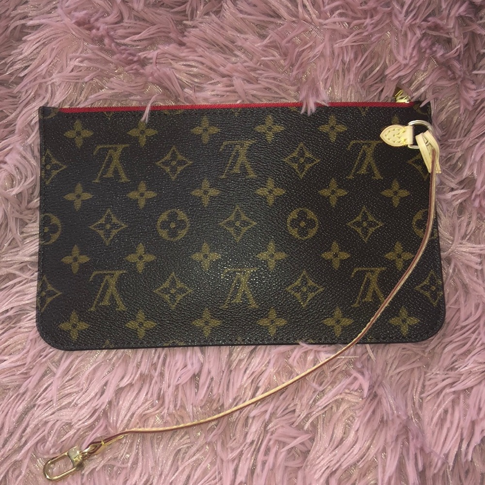 Authentic neverused LouieVuitton NeverfullMM pouch